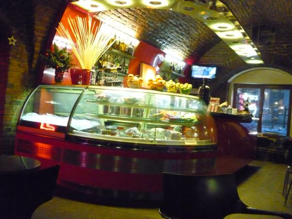 Bar u vchodu v Espresso baru Illy